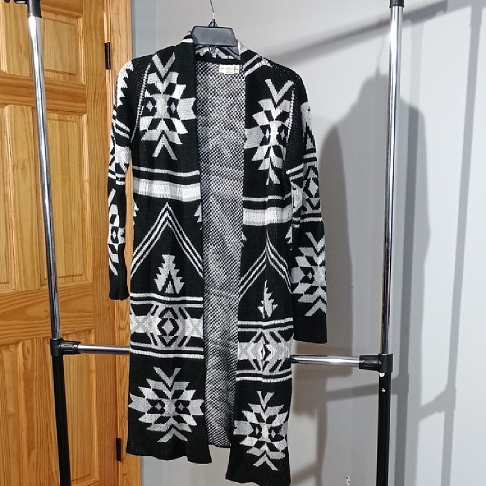 Yet Again Black and White Geometric Patterned Women's Sweater